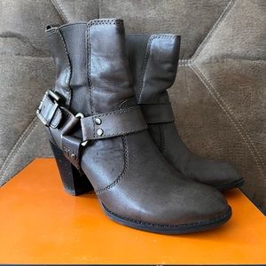 Arturo Chiang Viana Greystone Leather Boots